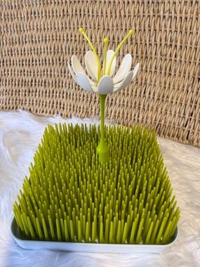 Boon Green Grass Bottle Drying Rack with White Flower Stem For Glasses Too